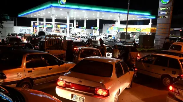 مہنگا پٹرول صنعتوں کیلئے خطرہ بن گیا، تاجروں کا حکومت کو انتباہ