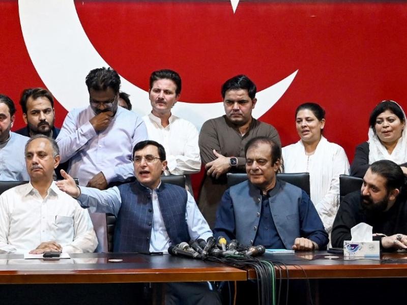 اہم بیٹھک کی تیاری، پی ٹی آئی قیادت ایک میز پر آنے کو تیار؟
