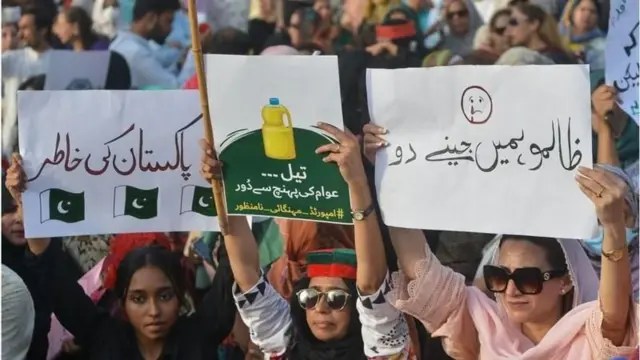 حکومت پاکستان خوشحال، عوام کا دیوالیہ نکل گیا