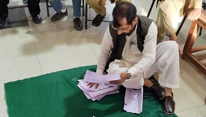گلگت بلتستان انتخابات: غیرحتمی نتائج میں پیپلز پارٹی کی برتری، متعدد حلقوں میں سخت مقابلہ جاری