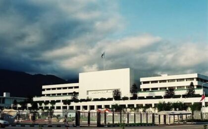 بیرونِ ملک مقیم پنشنرز کو غیر ملکی کرنسی میں پنشن کی ادائیگی کا انکشاف